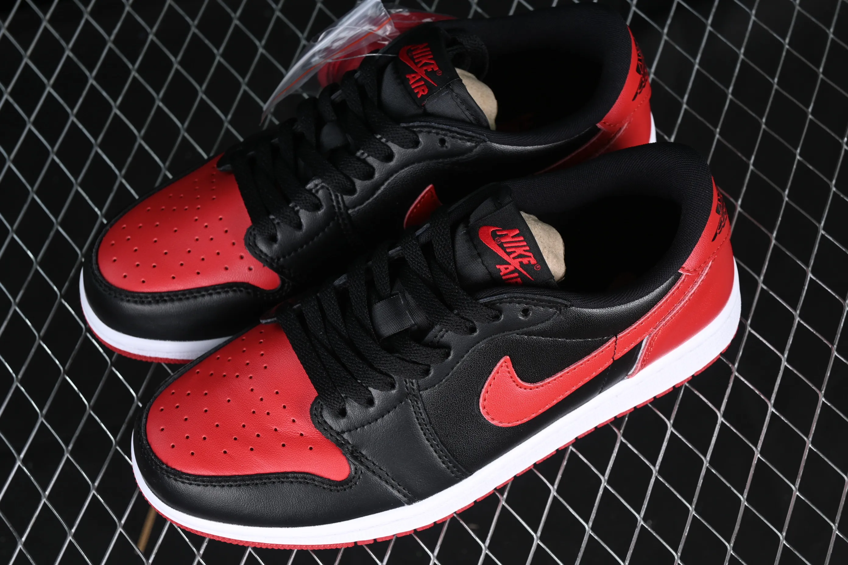All categories Air Jordan Jordan series basketball shoes Air Jordan 1 Low Z version Air Jordan 1 Low OG "Bred" AJ1 Joe 1 black and red low-top basketball shoes 705329-001